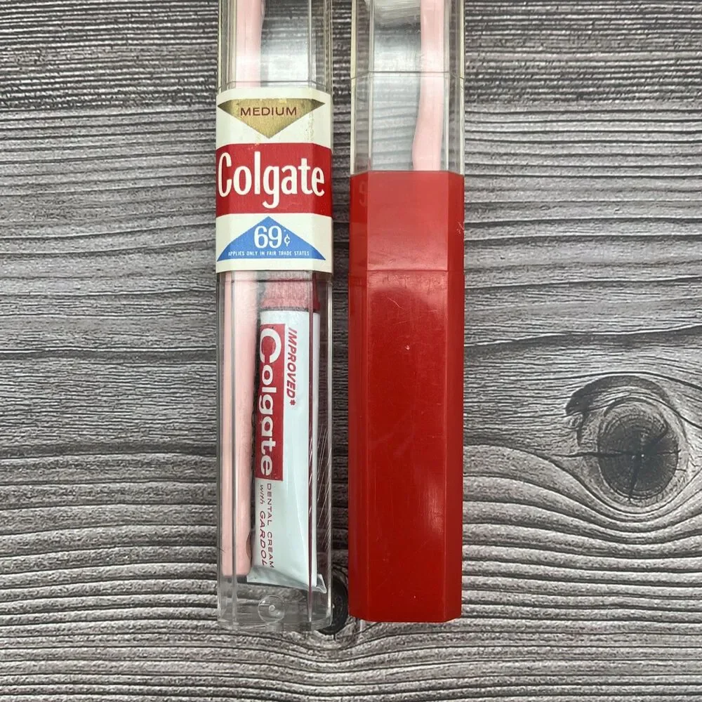 VINTAGE Colgate Medium Toothbrush Set Of 2 in Case *NEW OLD STOCK